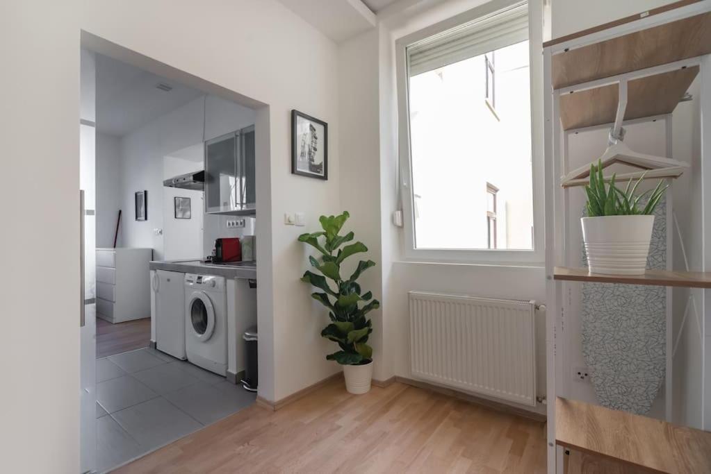 Grosse Terrasse, Klimaanlage Und U-Bahn Naehe Apartment Vienna Exterior photo